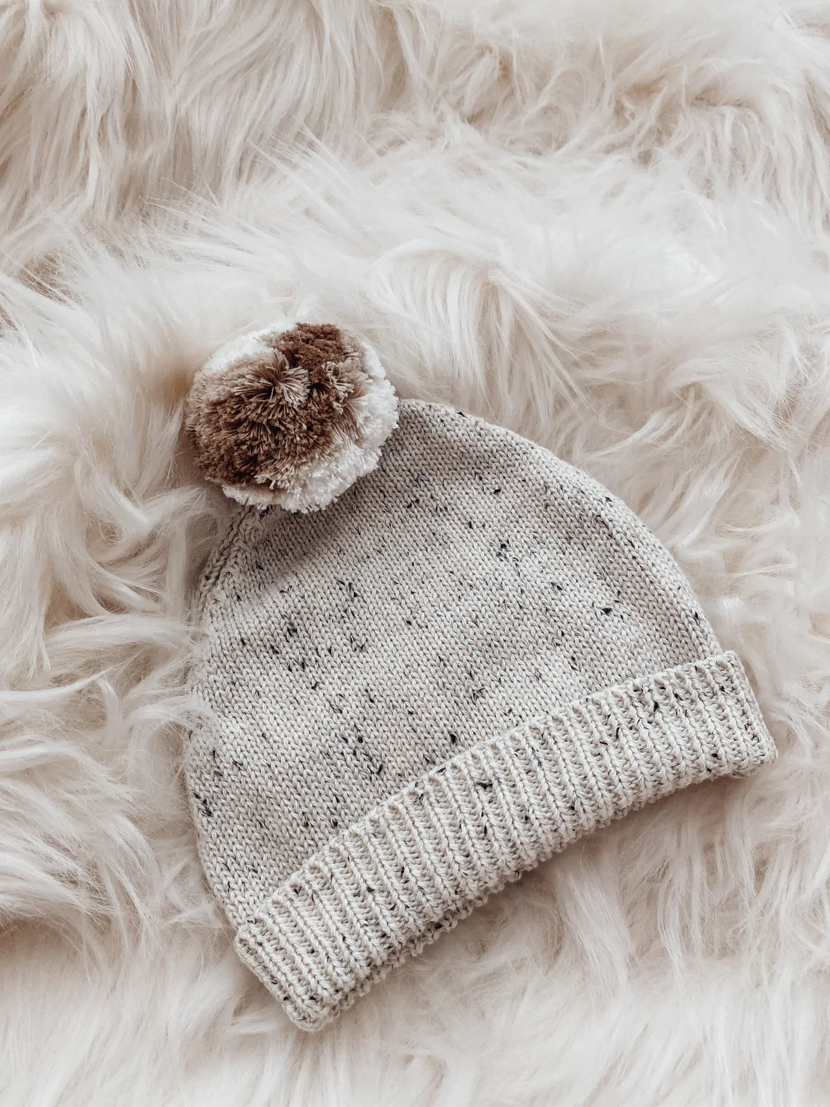 Pom pom beanie and bootie set - fleck